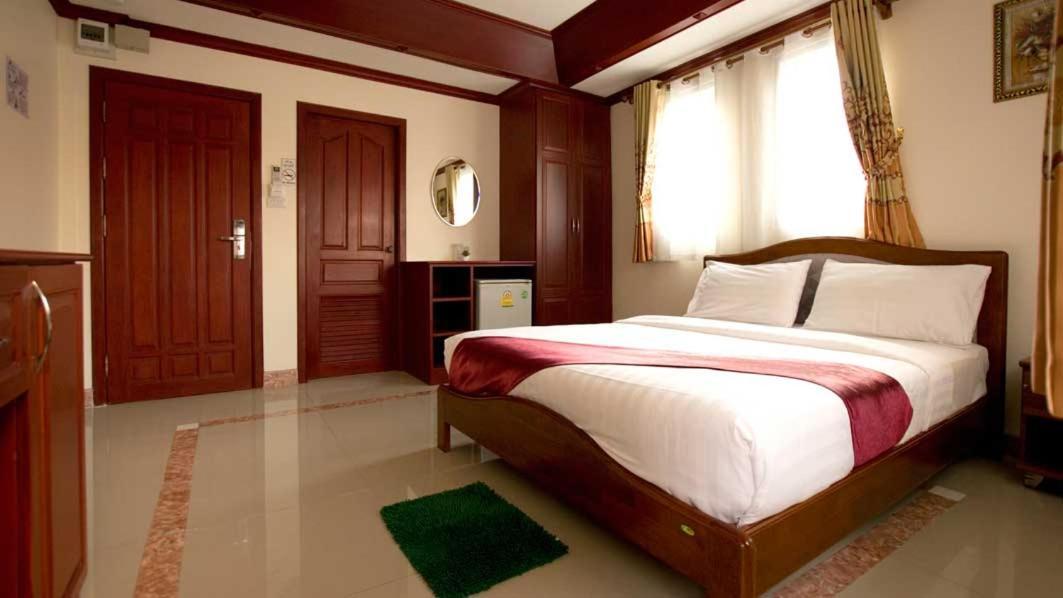 Bluebird Inn Pattaya Luaran gambar