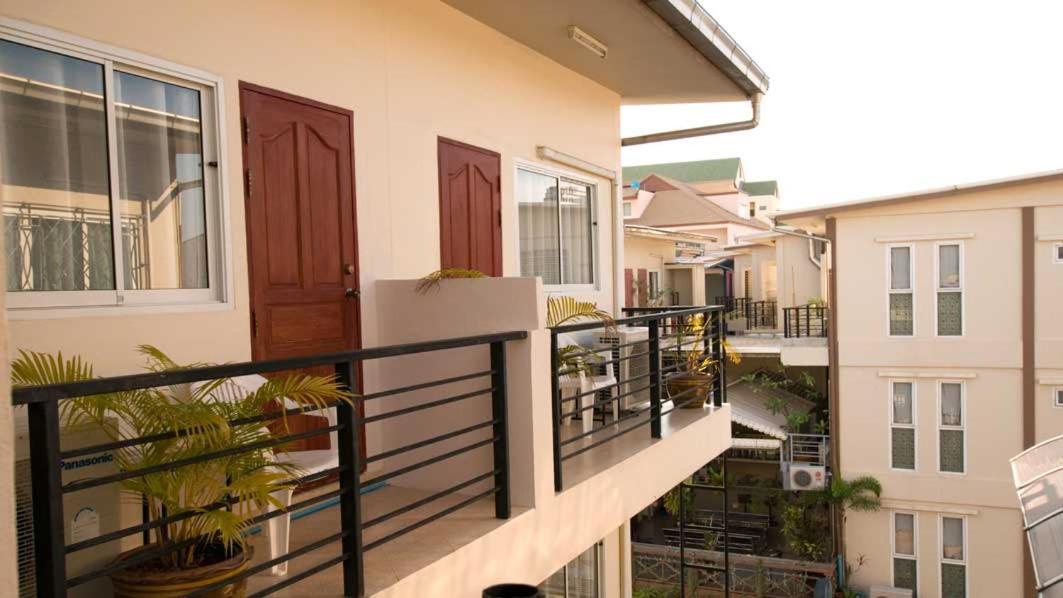 Bluebird Inn Pattaya Luaran gambar