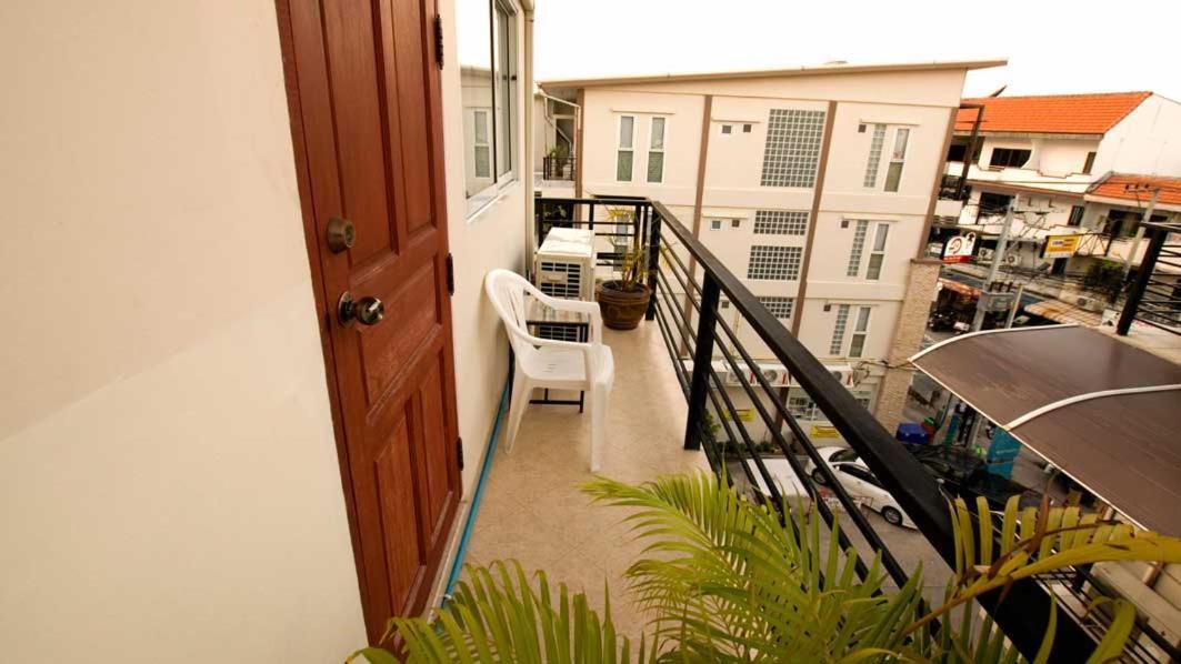 Bluebird Inn Pattaya Luaran gambar