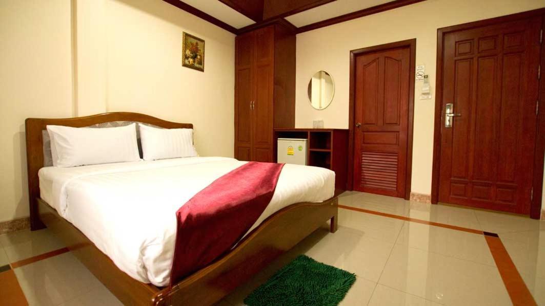Bluebird Inn Pattaya Luaran gambar