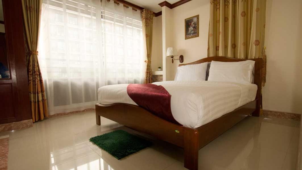 Bluebird Inn Pattaya Luaran gambar