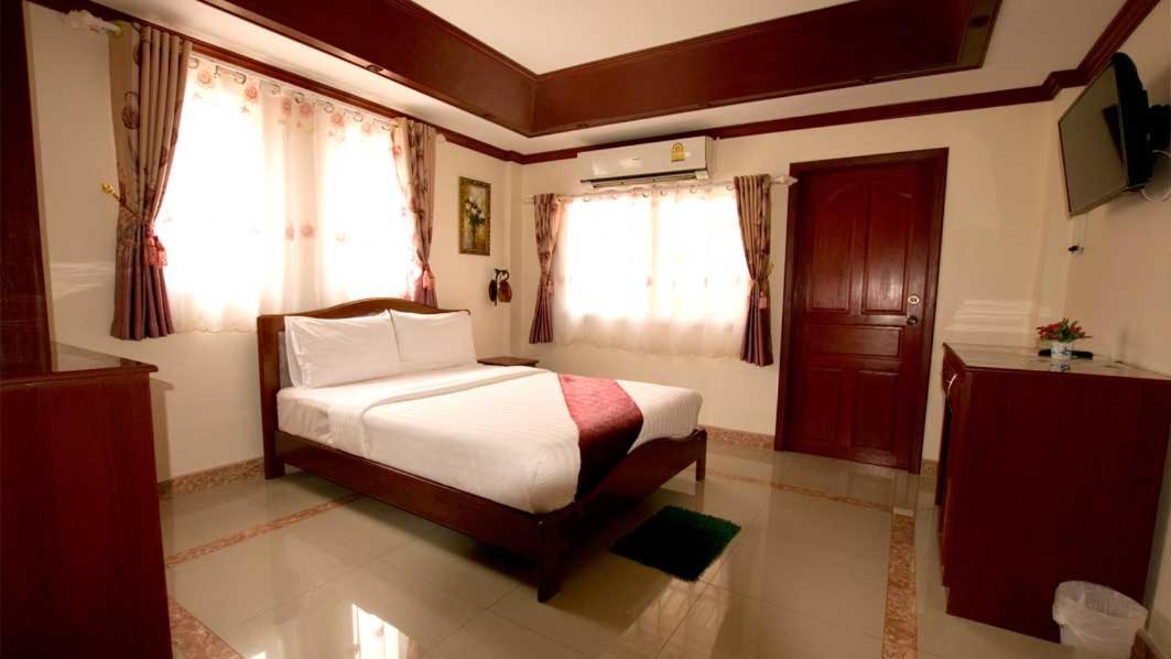 Bluebird Inn Pattaya Luaran gambar